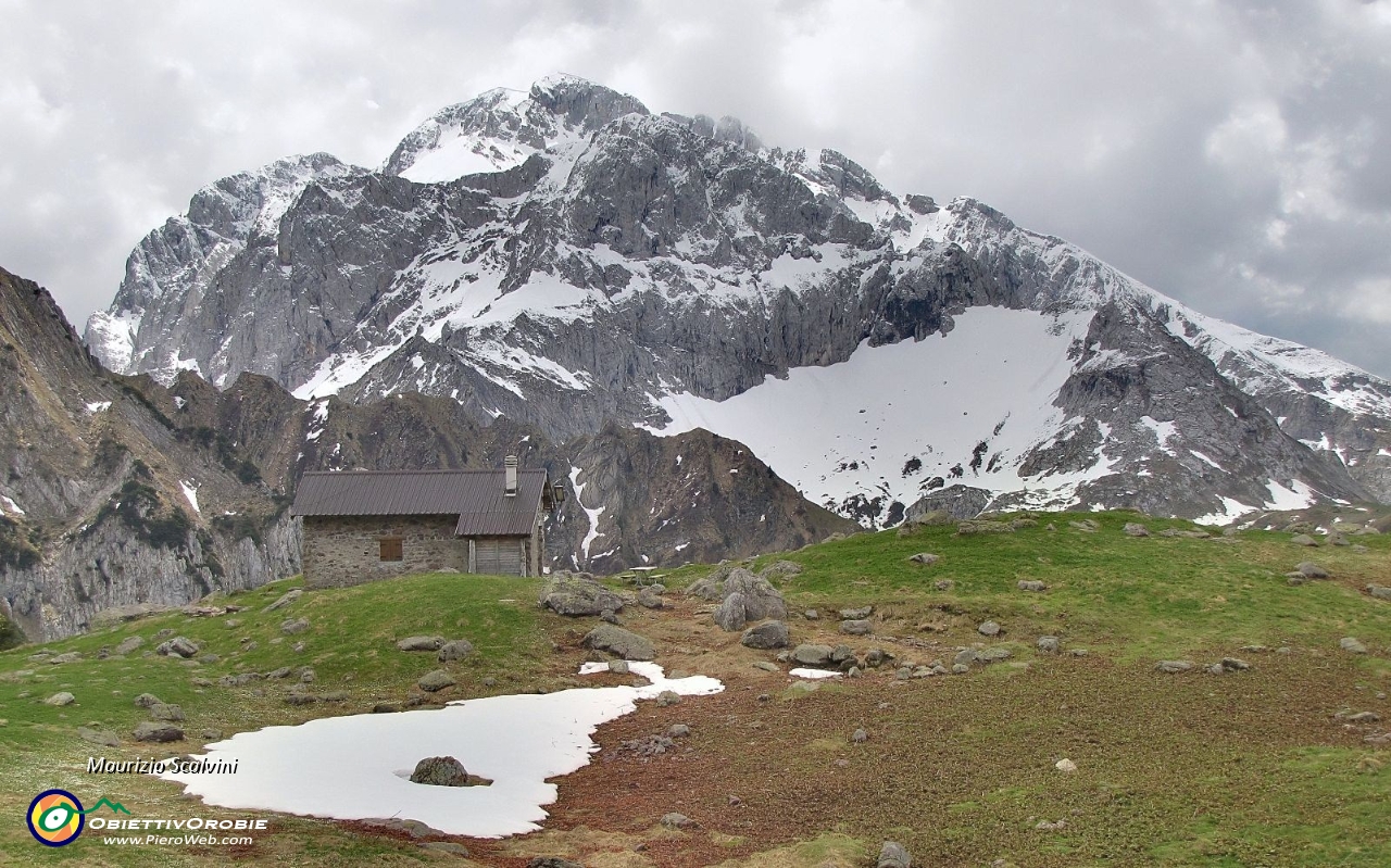 11 Baita di Campo, Arera e Corna Piana....JPG